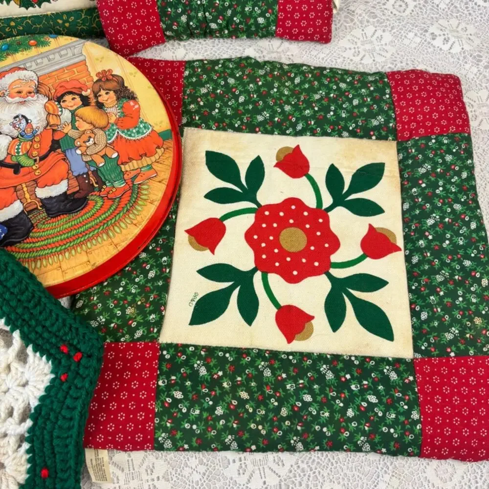Vintage Christmas Kitchen Lot Santa Pot Holders Quilted Crochet Holiday Decor